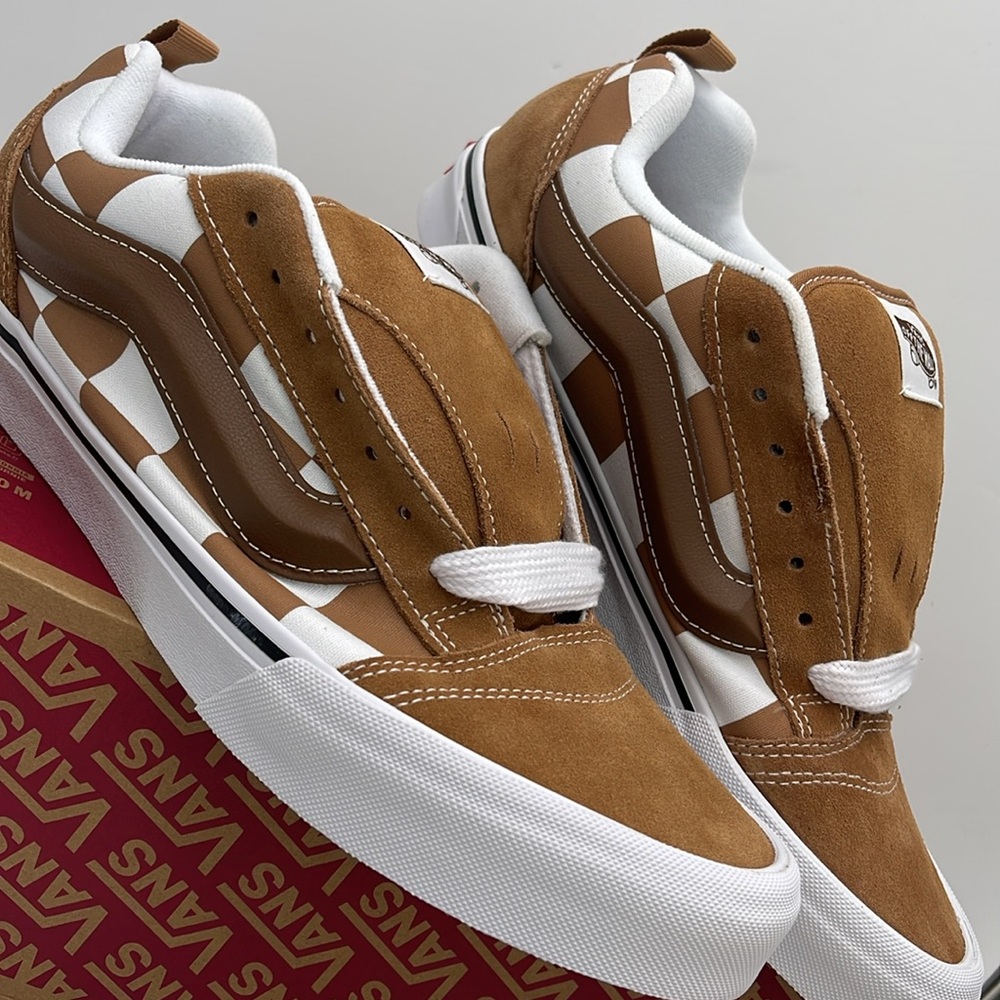 Vans Men’s Knu Skool
Mega Check Brown
VN000CRPBRO Brown and White Checkered Shoe - Picture 7 of 16